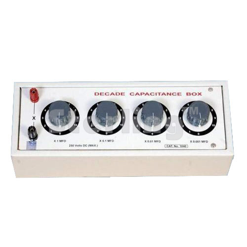 CAPACITANCE BOX FOUR DECADES